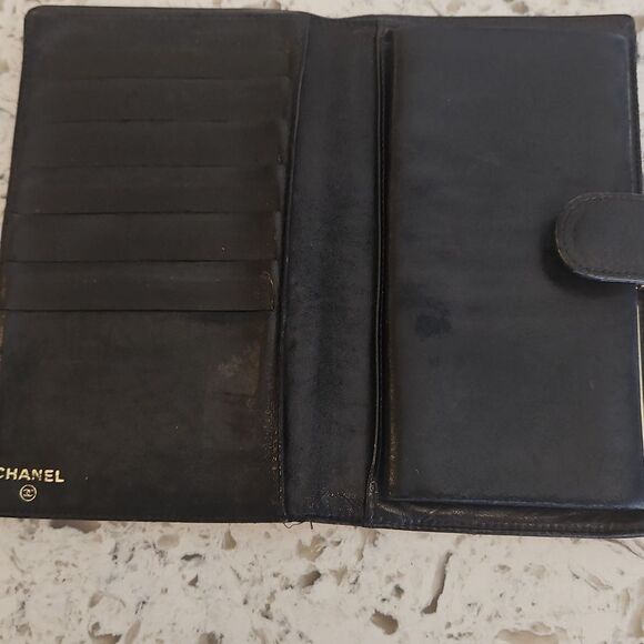 Chanel Caviar Timeless CC Black Leather Wallet with Kisslock Closure - Picture 4 of 17